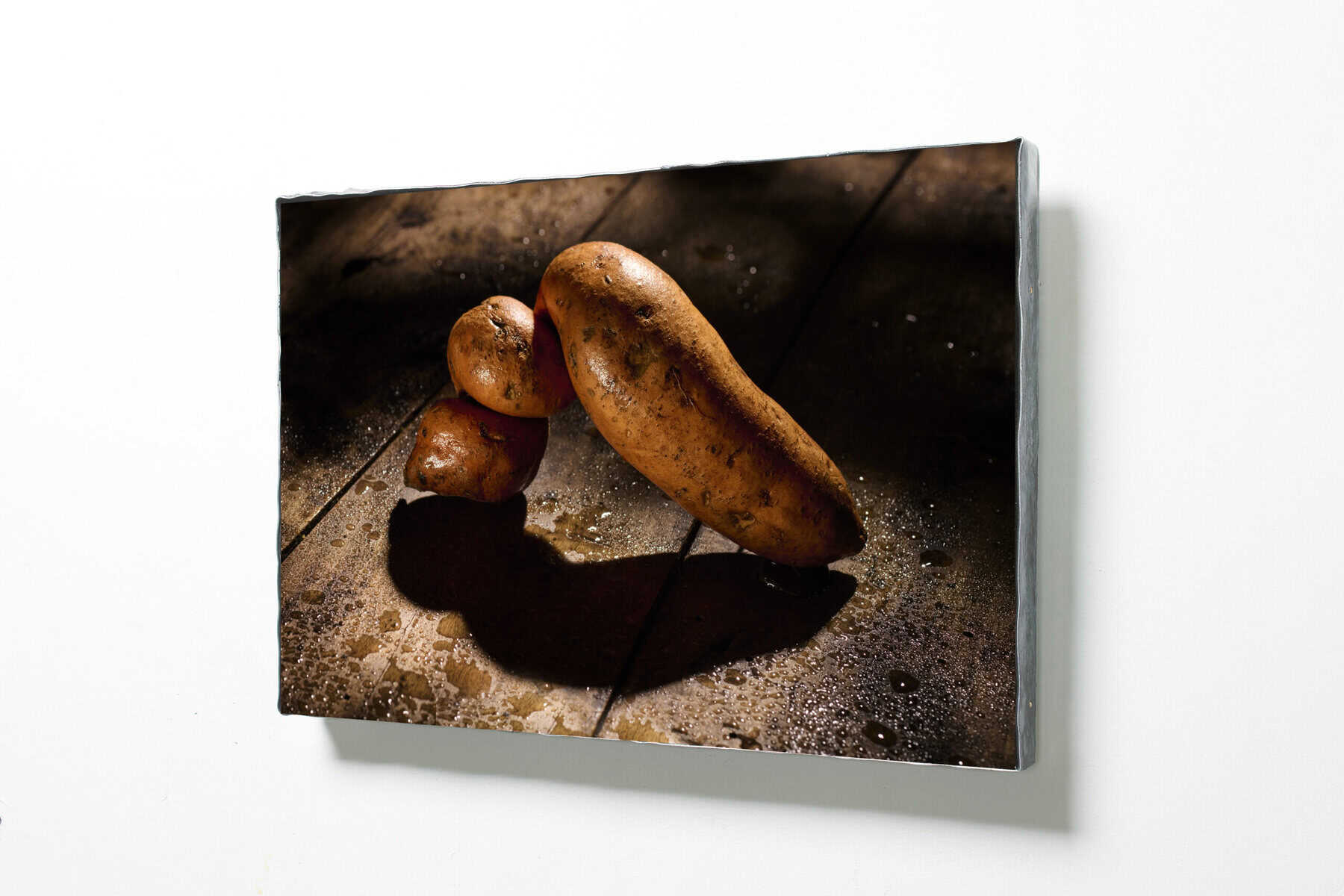 Foto van drie aardappelen op tafel